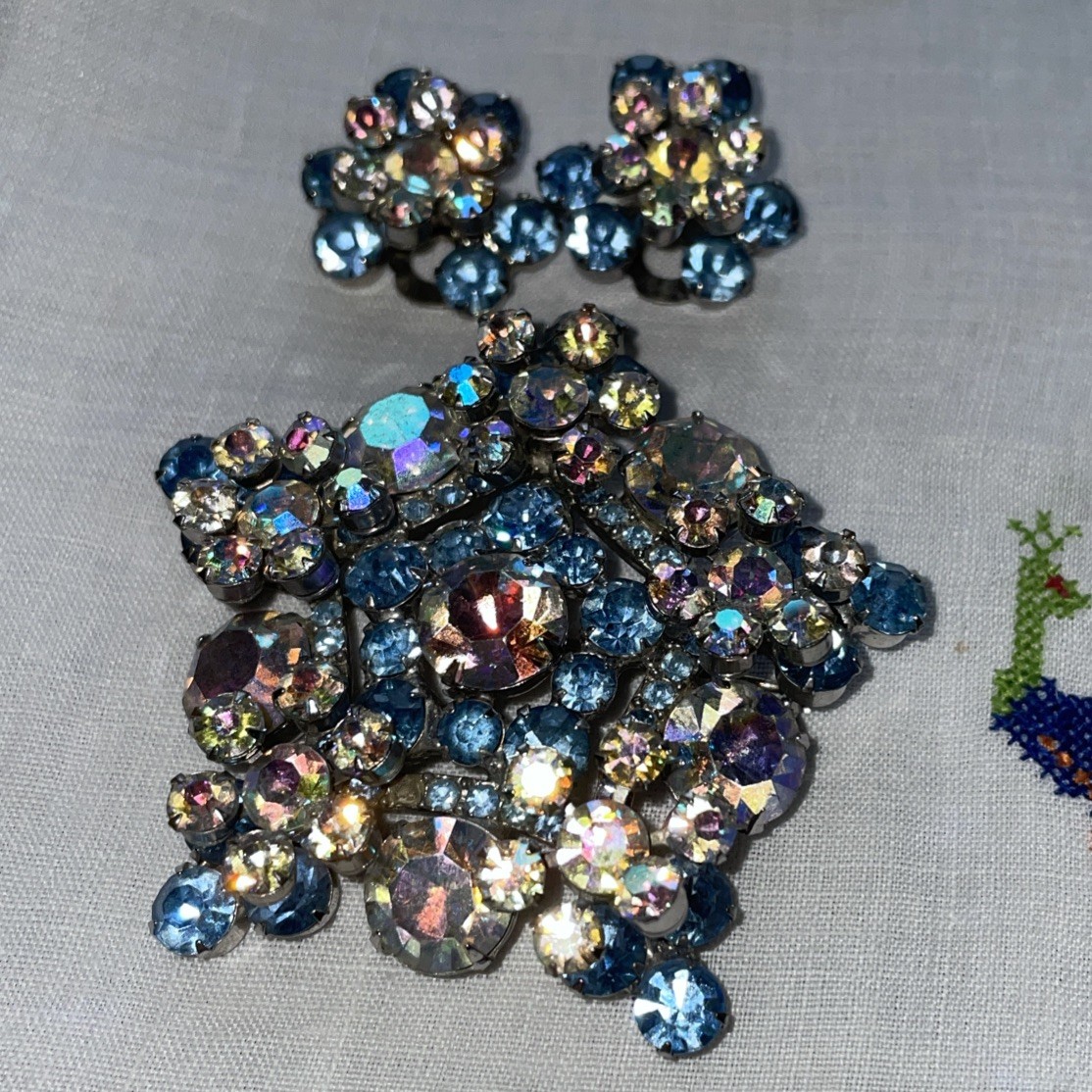 Vintage Juliana “BOOK PIECE” AB Crystal Starburst Brooch & Clip Earrings #1355
