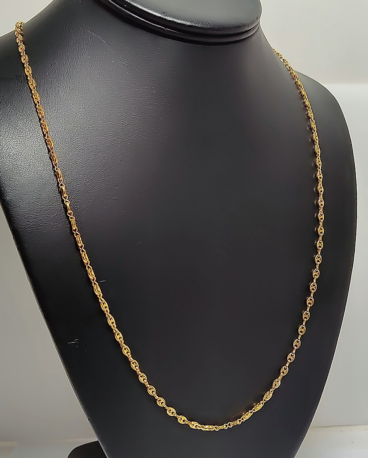 Beautiful Vintage signed MONET 24″ X-Long Gold Tone Chain Link Necklace