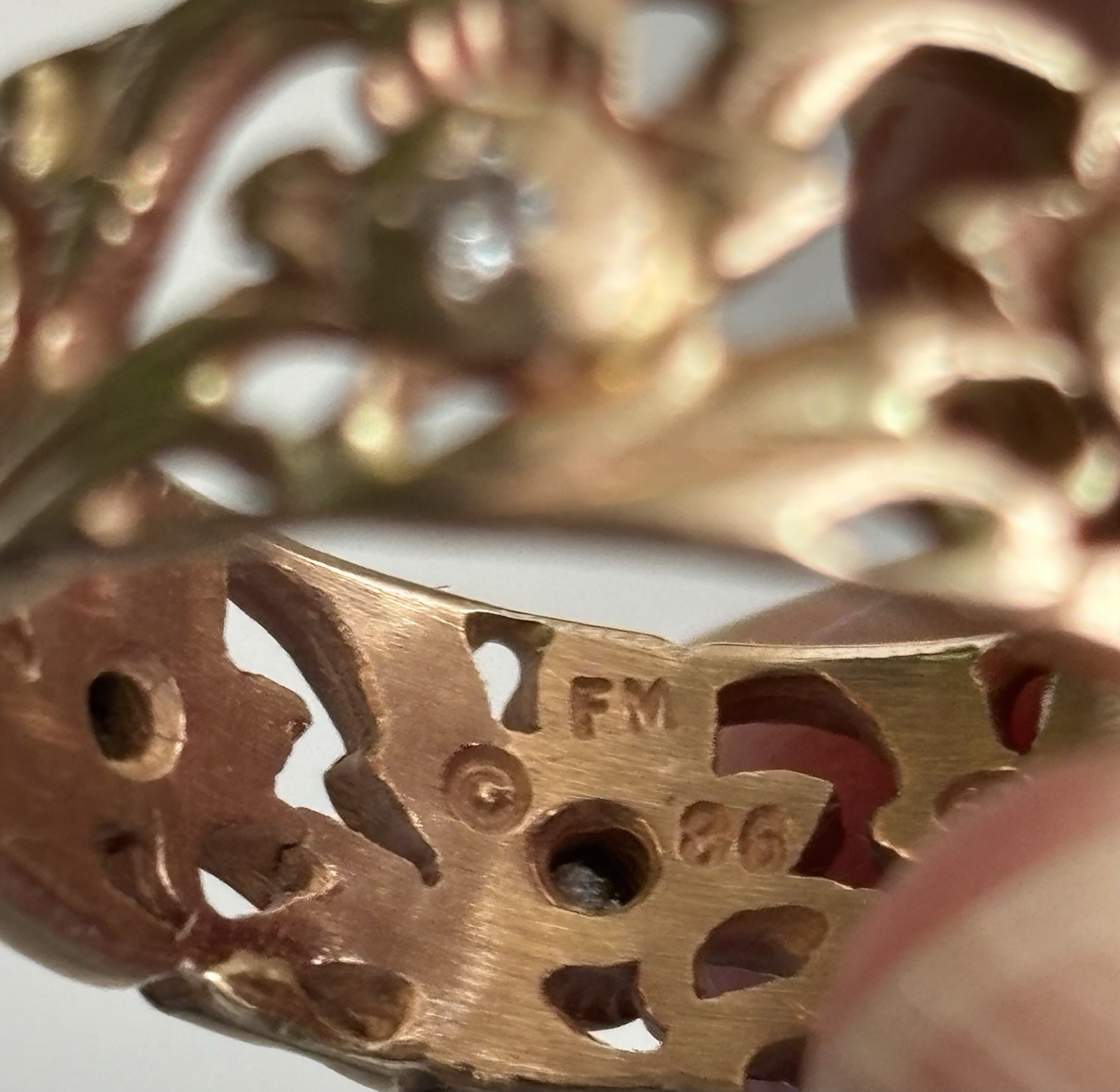 14k Gorgeous Vintage Heavy Ring With Diamond Gold With 7 Diamond Accent