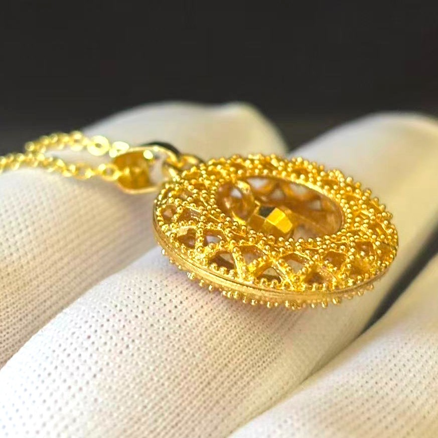VTG Hollowed-out Pendant Necklace Gold-plated (NOT SURE) marked ‘999’, 19 inch