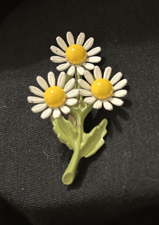 Vintage Yellow and White Daisy Cluster Floral Enamel Brooch, Retro 60s 70s Style