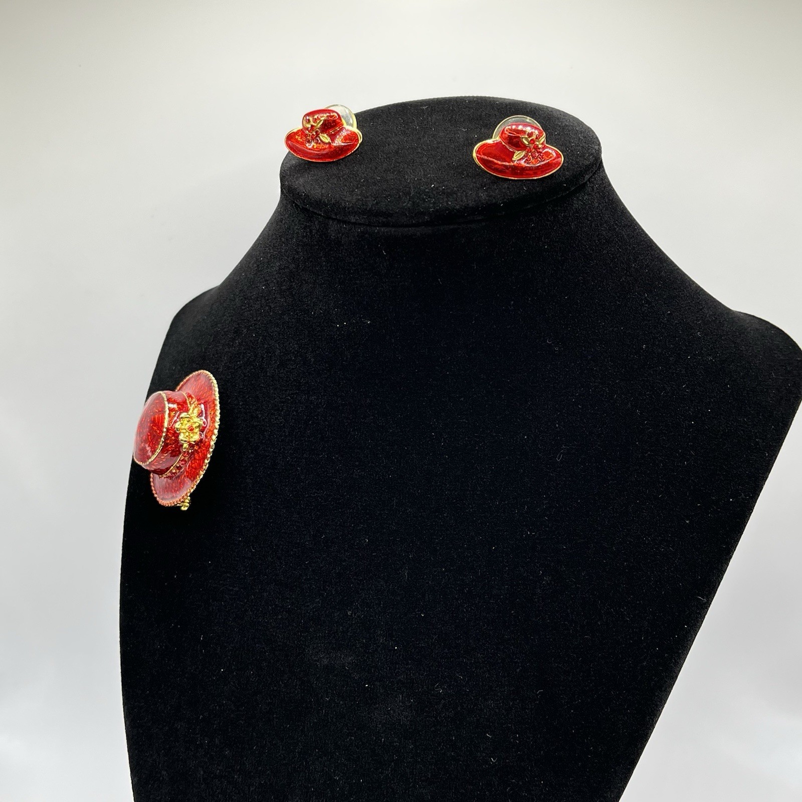 Red Hat Brooch and Earrings Set in Gold Tone Red Enamel and Rhinestones Vintage
