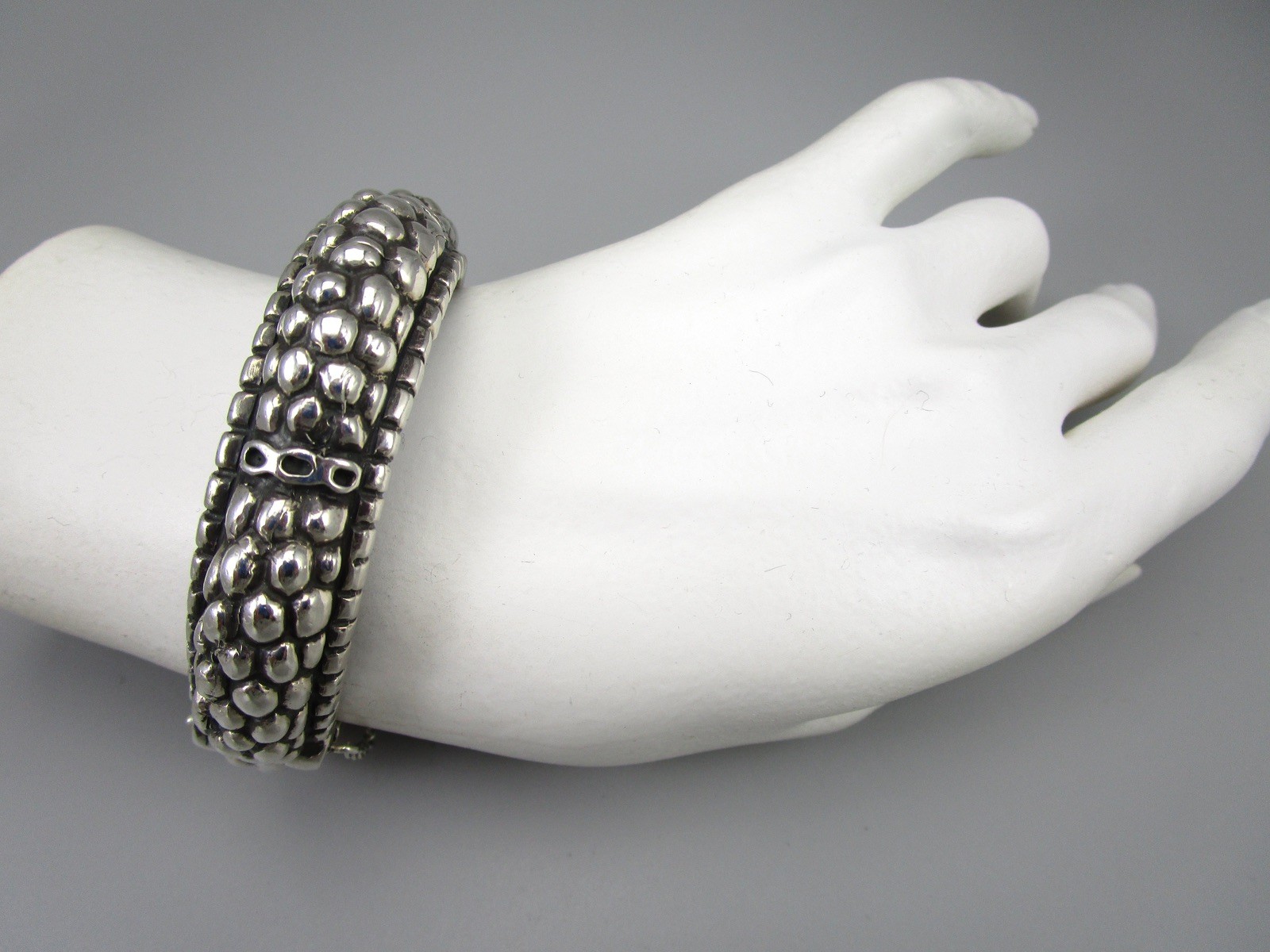 UNUSUAL DIAN MALOUF STERLING SILVER HINGED BANGLE BRACELET 67 GRAMS