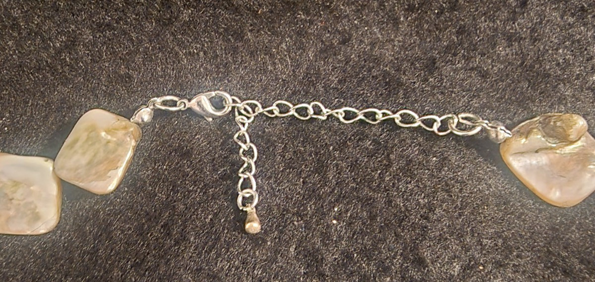 Nice Beautiful Vintage Stone & Silver Shell Necklace Great Colors & Details