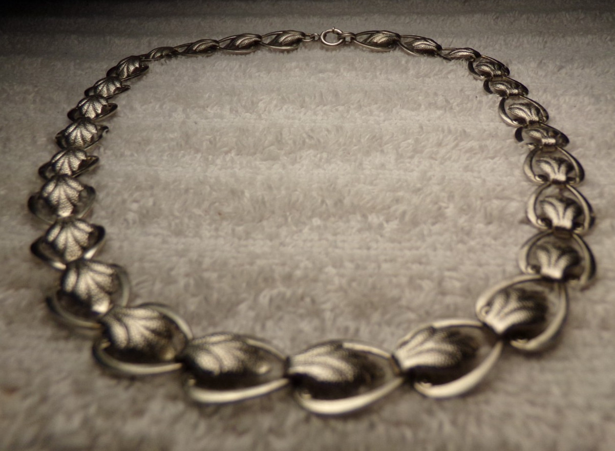 ANTIQUE 1900s VICTORIAN STERLING SILVER STIPPLED EUROPEAN CHOKER NECKLACE 16″