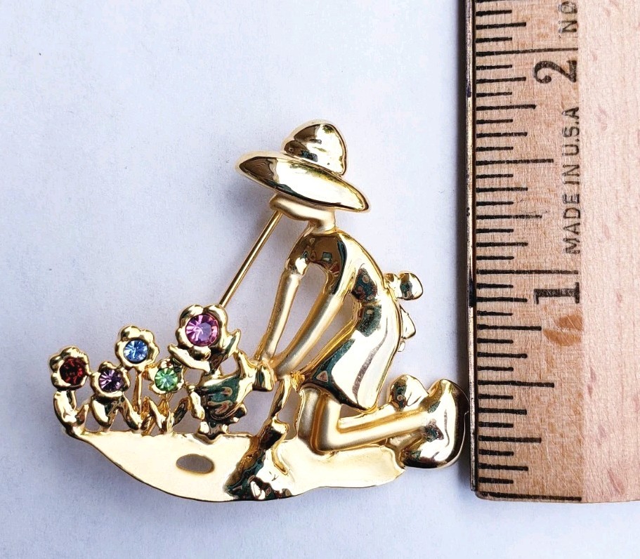 White Stag Gold Tone Gardener Gardening Planting Flowers Brooch Rhinestones