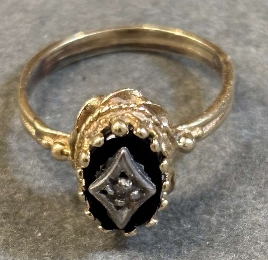 Vintage 14k Yellow Gold Black Onyx Diamond Accent Ring Size 5 Filigree 2.6