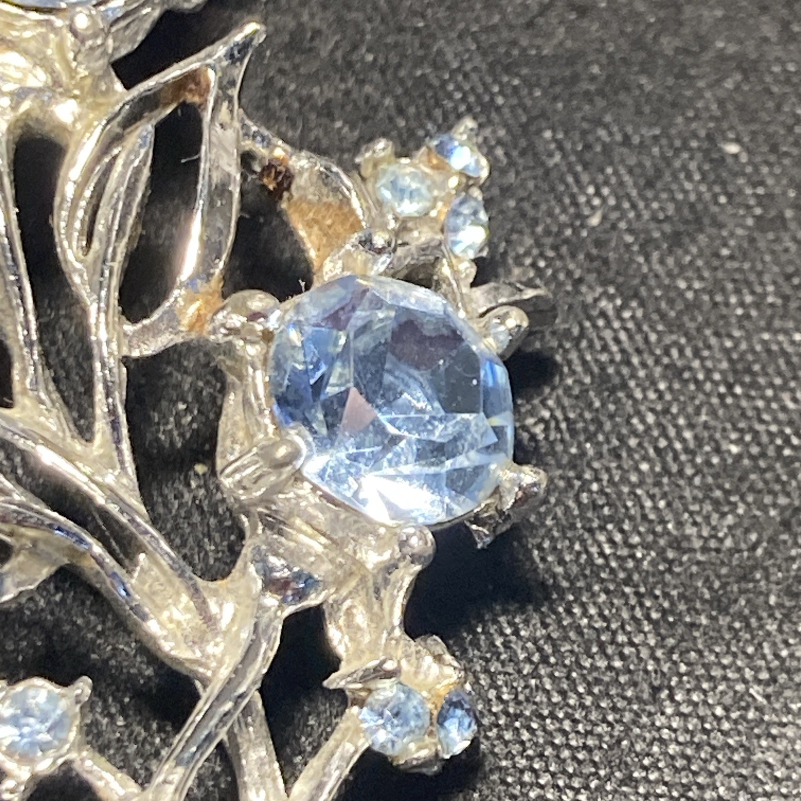 Brooch Pin Silver Tone Baby Blue Rhinestone Leafy Floral Flower Bouquet 2.25″ pr