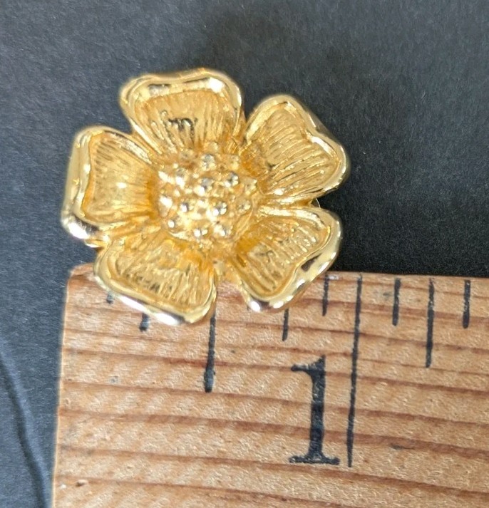 Gay Boyer Clip Earrings Dogwood Flower Floral Hammered Texture Gold Tone Jewelry