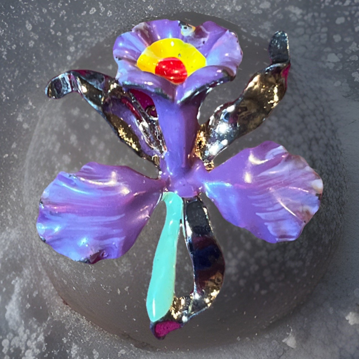 Vintage 1940’s Gold Tone Purple Orchid Brooch I04