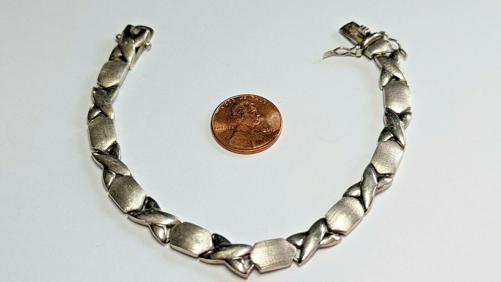 VINTAGE HUGS & KISSES STERLING SILVER BRACELET SIGNED FAS 925 ABOUT 7 1/2″ LONG