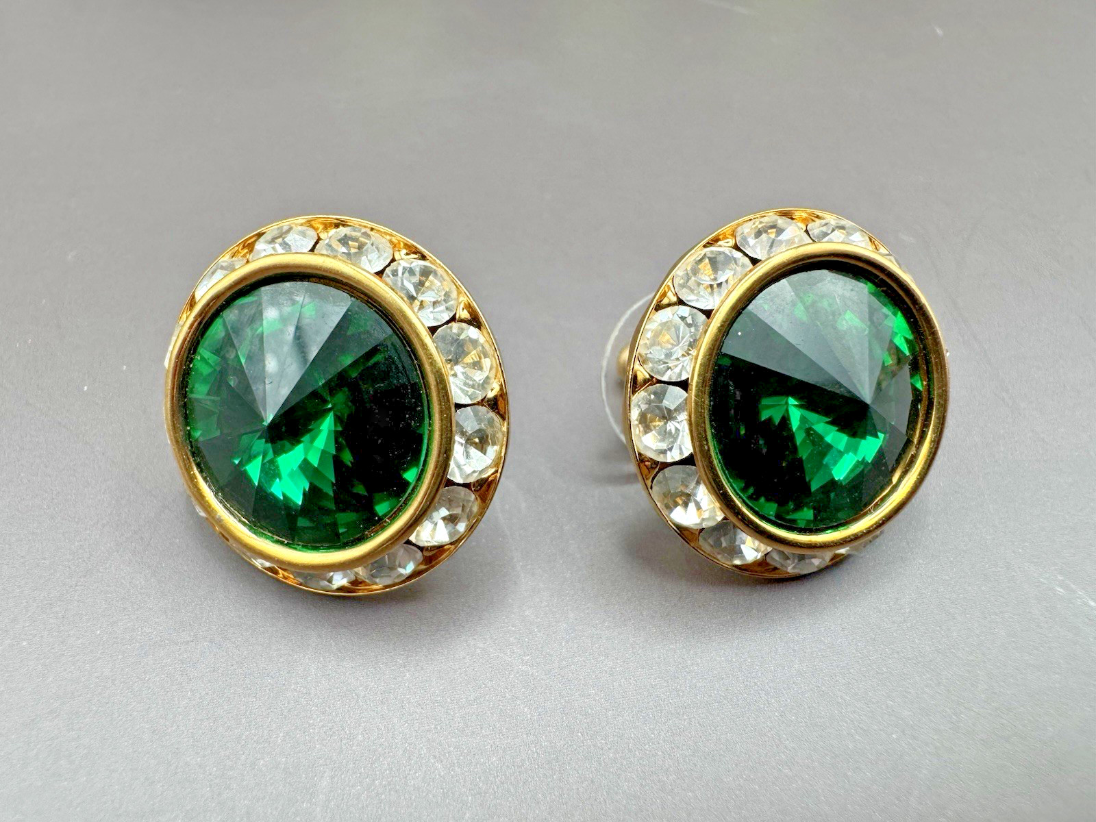 Vivid Green Rivoli Crystal Earrings Rhinestone Halo Button Studs Vintage 0.75”