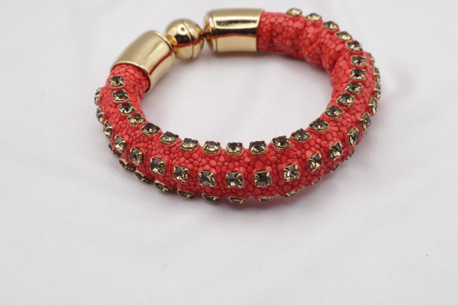Henri Bendel Stingray Coral Crystal Bracelet Gold Tone Magnetic Clasp Vintage