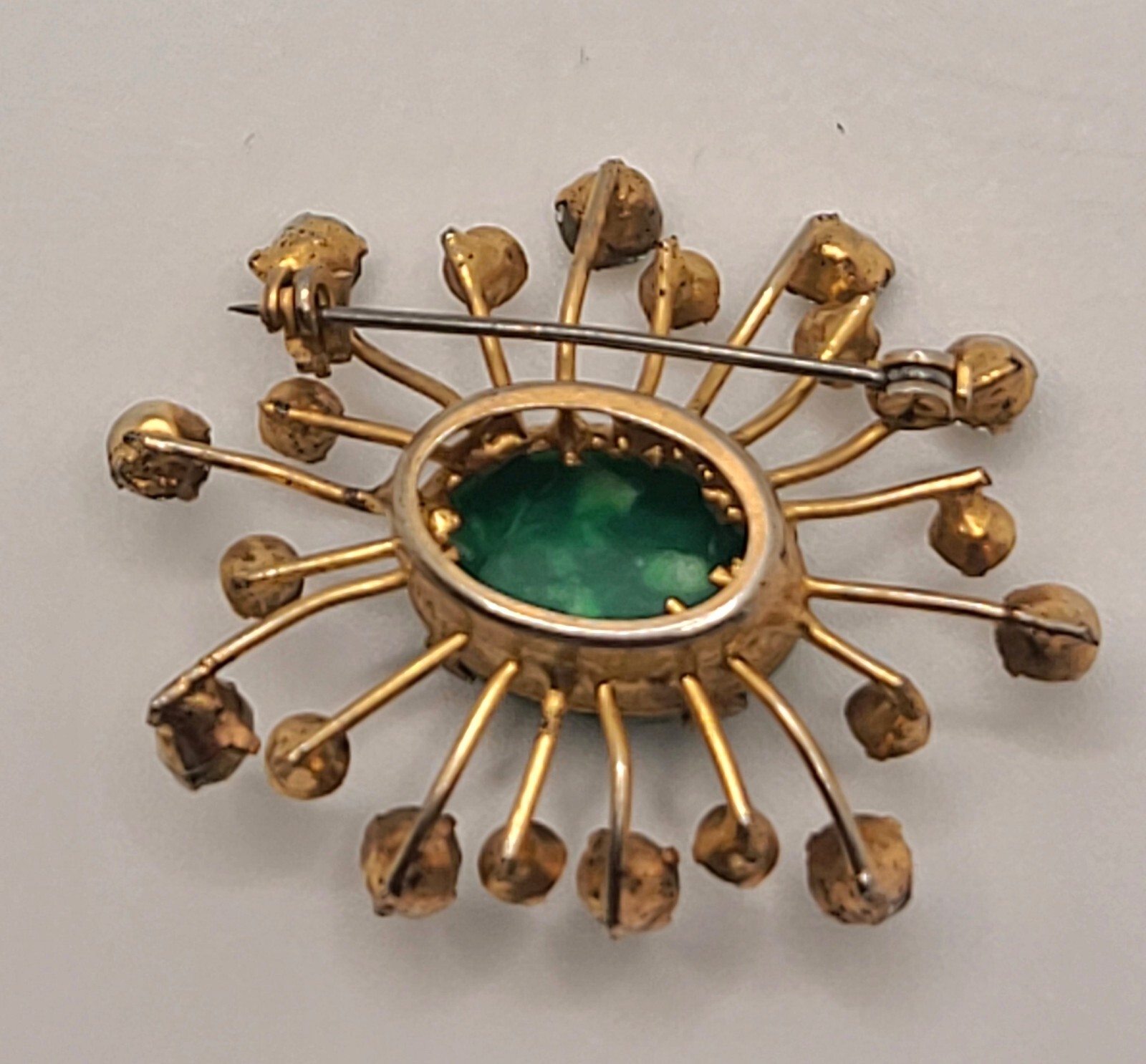 Vtg Gold Tone Green Stone Rhinestones Sunburst Brooch 1.5″×2″