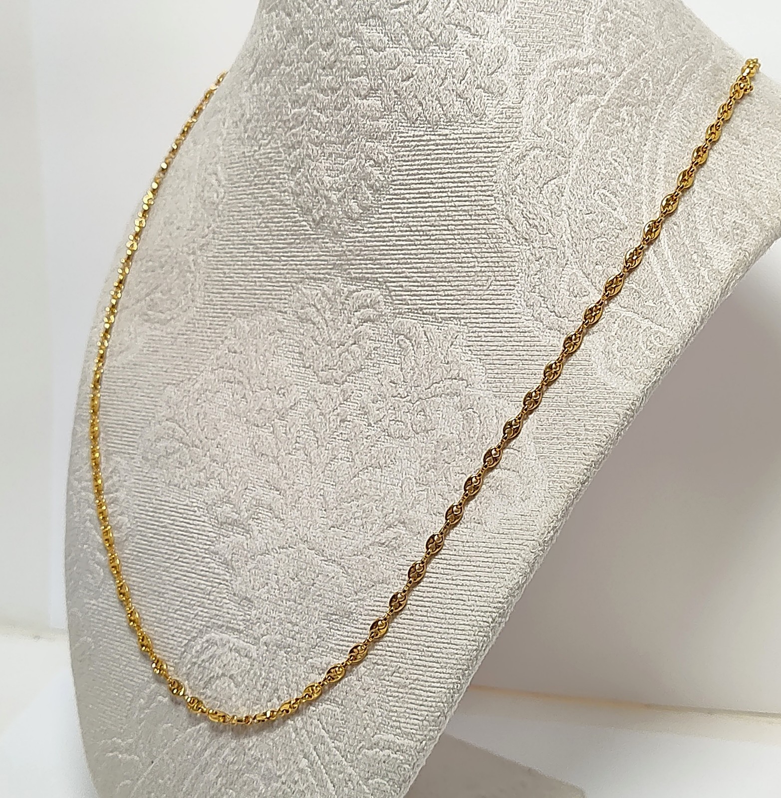Beautiful Vintage signed MONET 24″ X-Long Gold Tone Chain Link Necklace