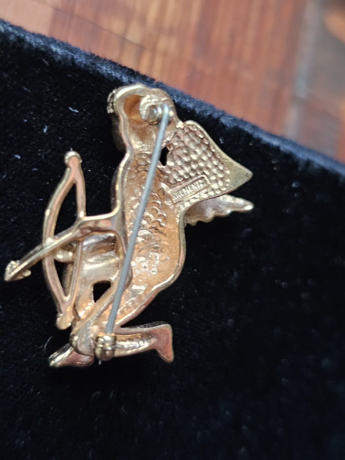 Krementz Cupid Brooch Gold Tone Cherub Wings Flying Dart Bow Signed Vtg 1.25″
