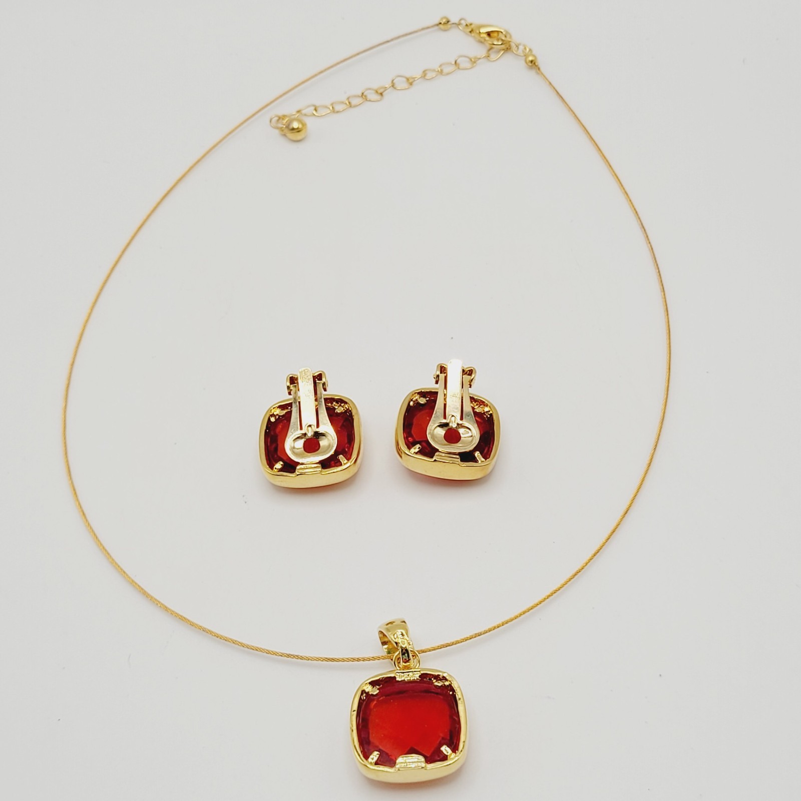 Red Glass Faceted Cushion Cut Bezel Gold Tone Wire Necklace Clip On Earrings Set