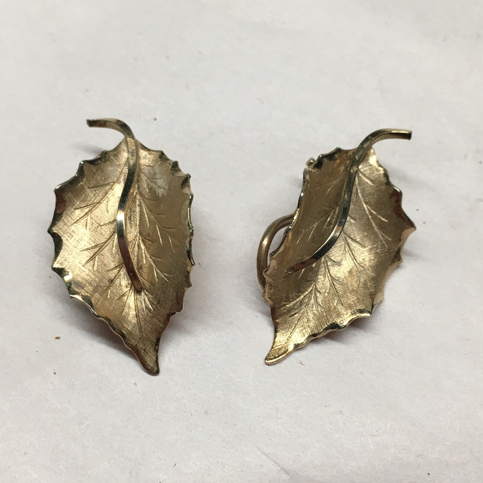 Vintage Signed Wells 1/20 12k Gold Filled Leaf Earrings Clip on 1-1/4”