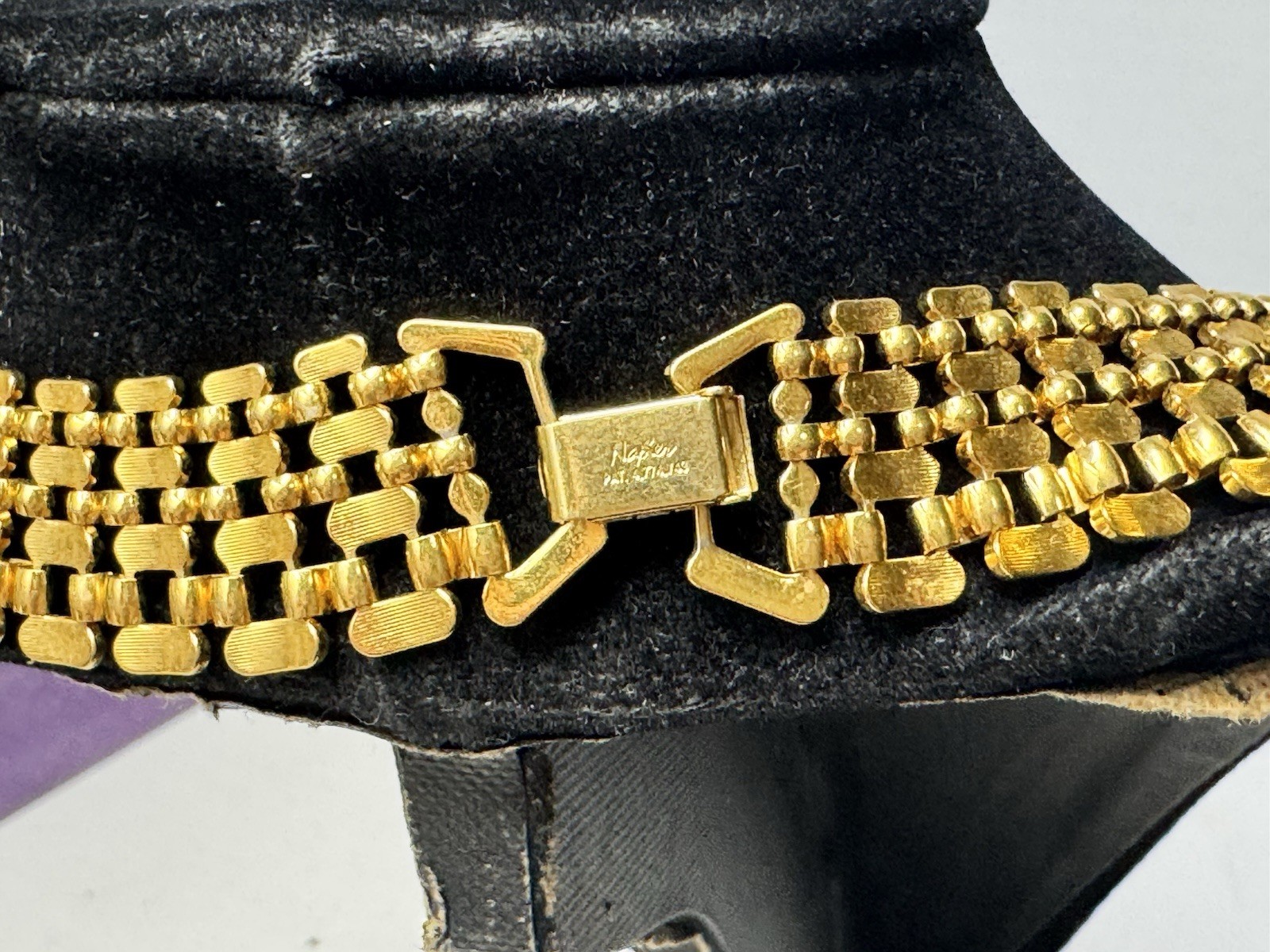 Vintage Napier Thick 80s Gold Tone Panther Link Chain 16” Necklace Choker Collar
