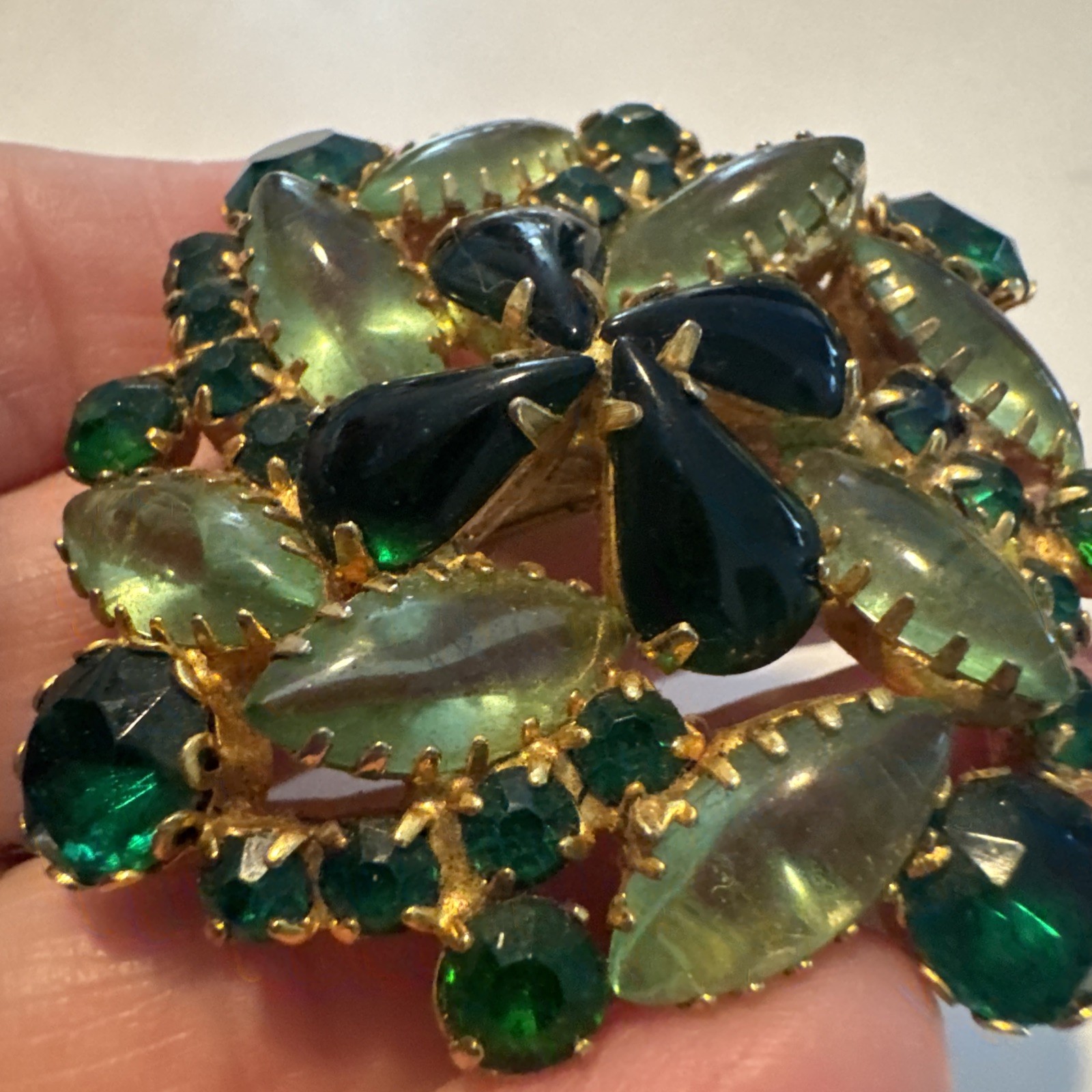 Vtg Emerald Greens, Light Greens Goldtone Pin Brooch