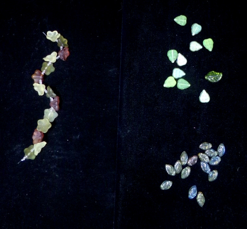 LOT OF PLASTIC FLOWER / LEAF BEADS 8 – 12 mm bon88craft bz8cr v88cr JZ8