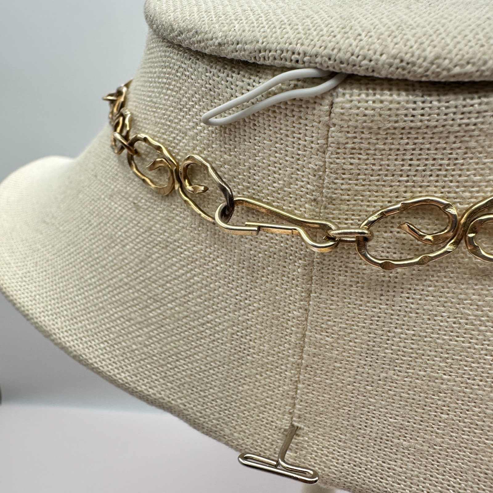Vintage 80s Gold Tone Swirl Hammered Spiral Pendant Necklace Women’s Jewelry