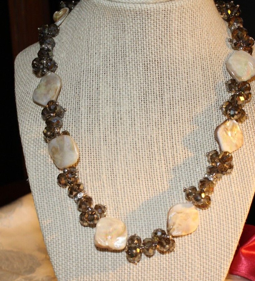 VTG AB SILVER GLASS BEAD & MOP SHELL NECKLACE GORGEOUS FOR SUMMMER