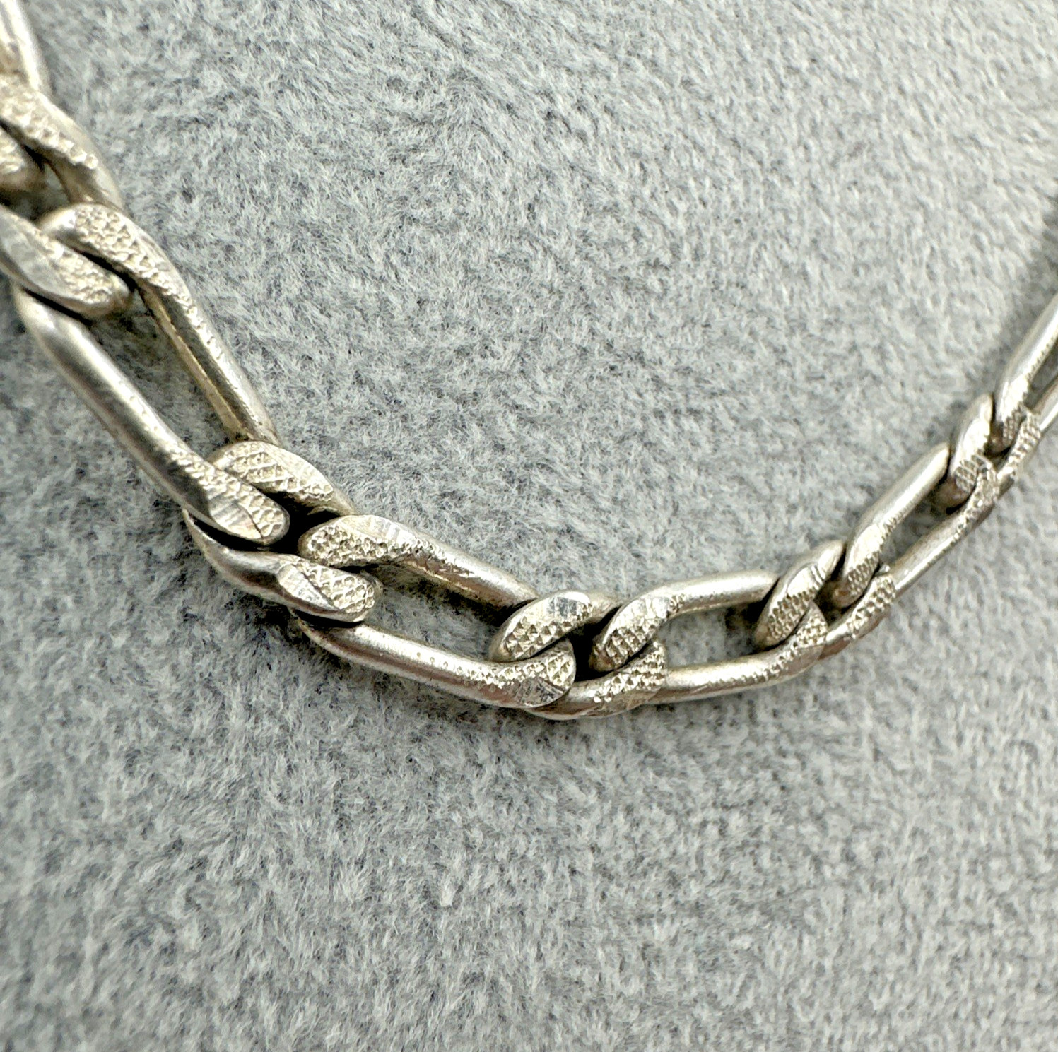 Vtg Custom Textured Reversible 25.5” 67.9g Sterling Figaro 1:1 Chain Necklace