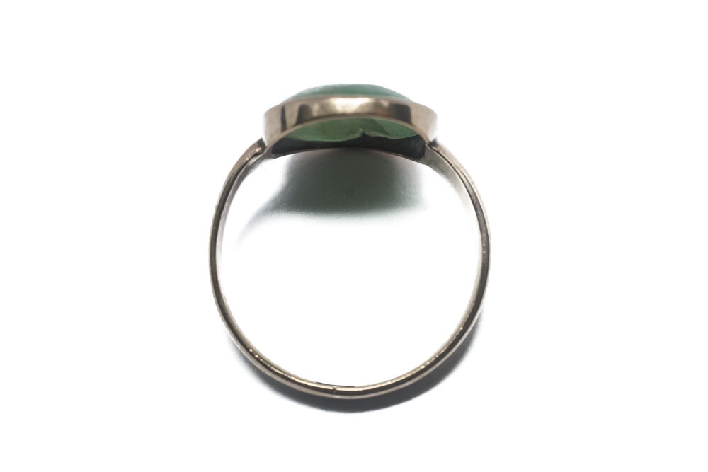 BEAUTIFUL EARLY ANTIQUE 9 CARAT GOLD JADE / JADEITE CABOCHON RING c1800’S