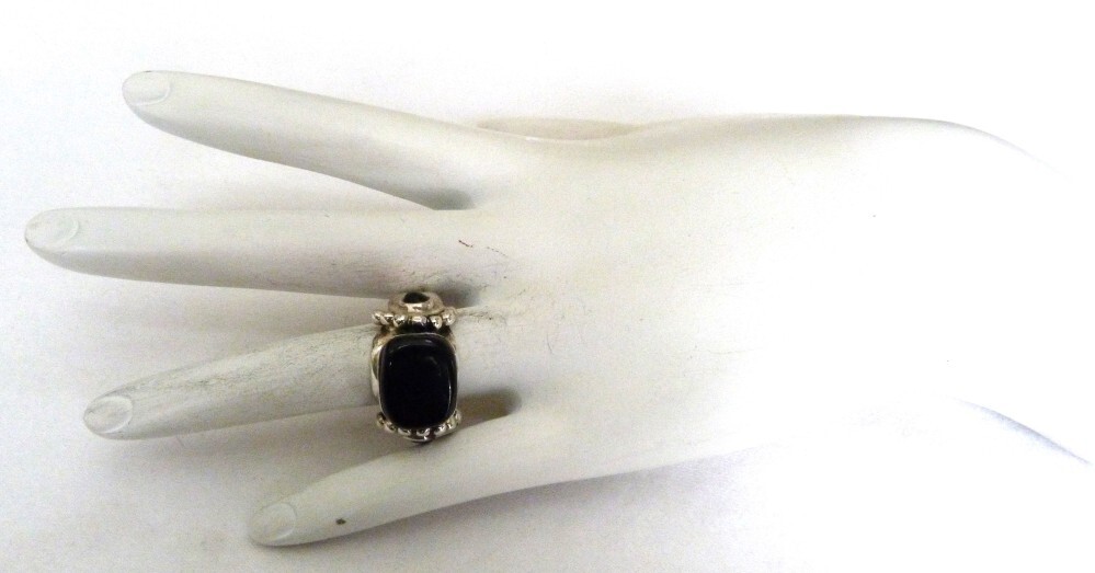 CLASSIC BLACK ONYX GEMSTONE CABOCHONS STERLING SLVER BEADED RING SIZE 8 1/2