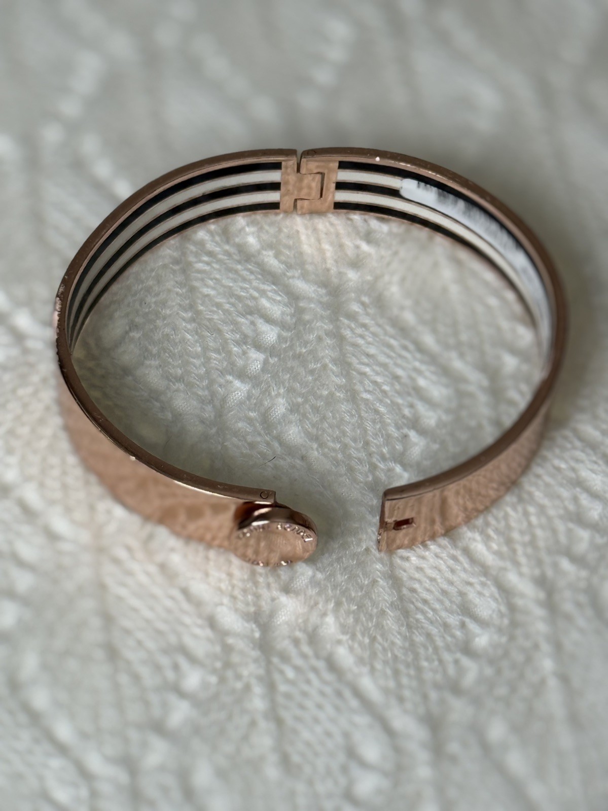 Classic HENRI BENDEL Rose Gold Tone Centennial Stripe Hinged BANGLE BRACELET