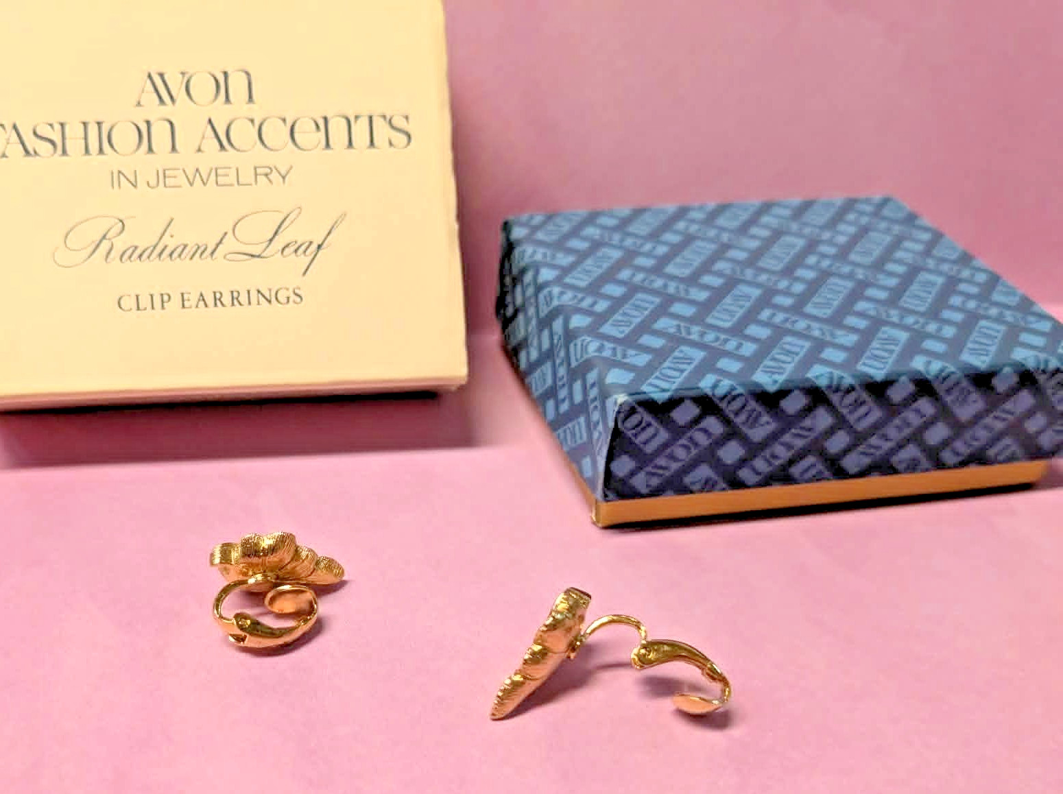 Vintage 1978 Avon Radiant Leaf Clip On Earrings Gold Tone Rhinestone Jewelry