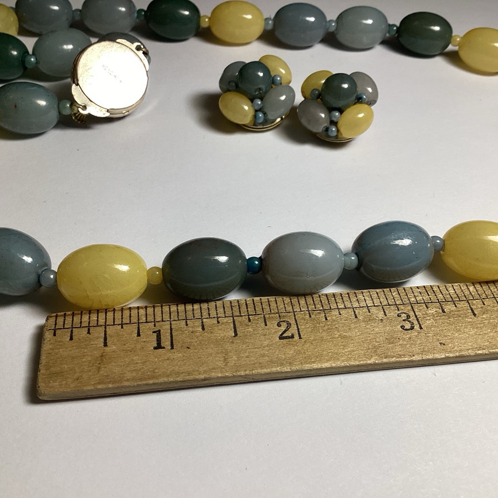 AWESOME VINTAGE 25” NECKLACE & CLIP-ON EARRINGS SET GRAY BLUE & YELLOW TONES