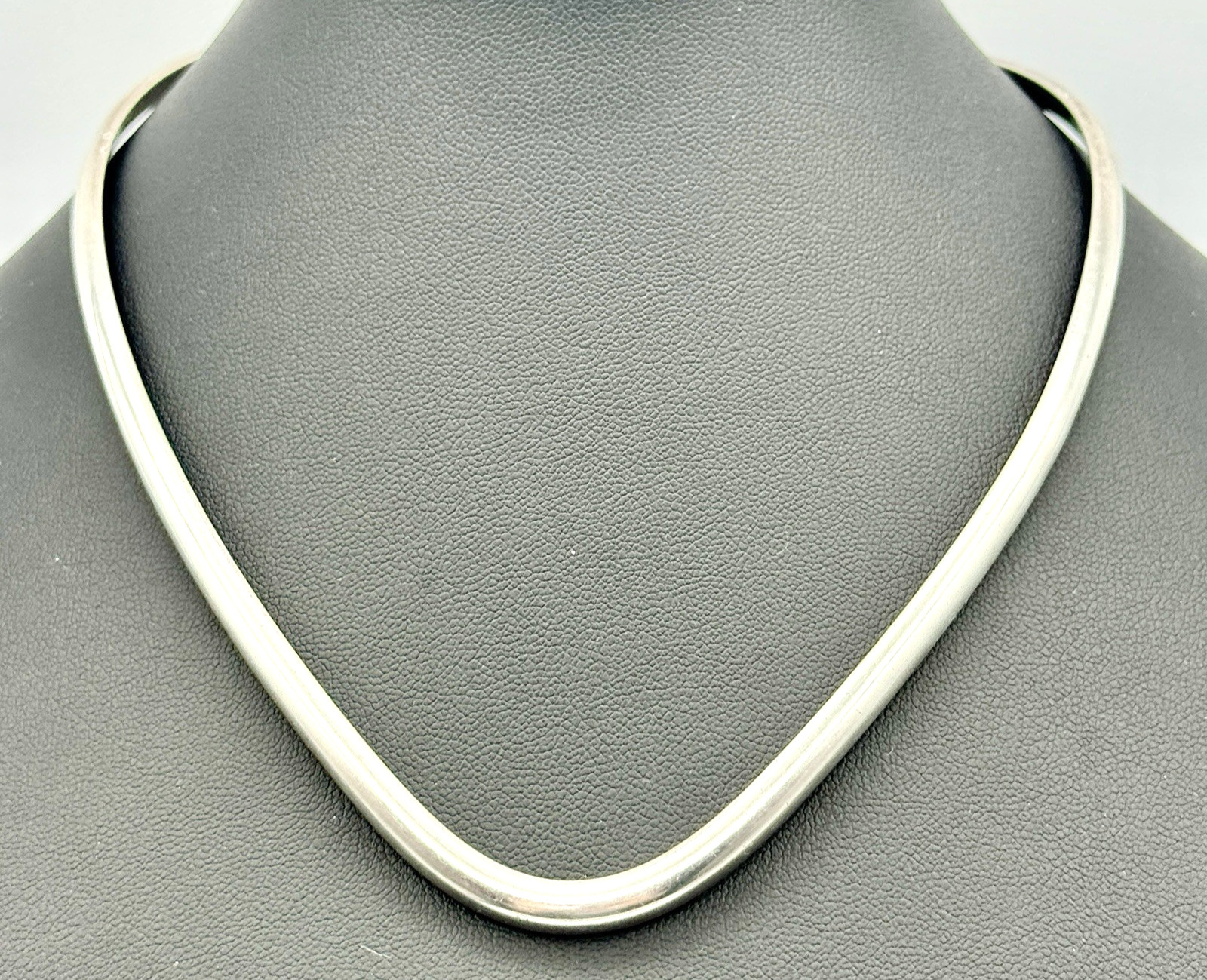 Vintage Sterling Silver V Torque Necklace Collar Choker 14″ 39g 2.5mm x 5.1mm