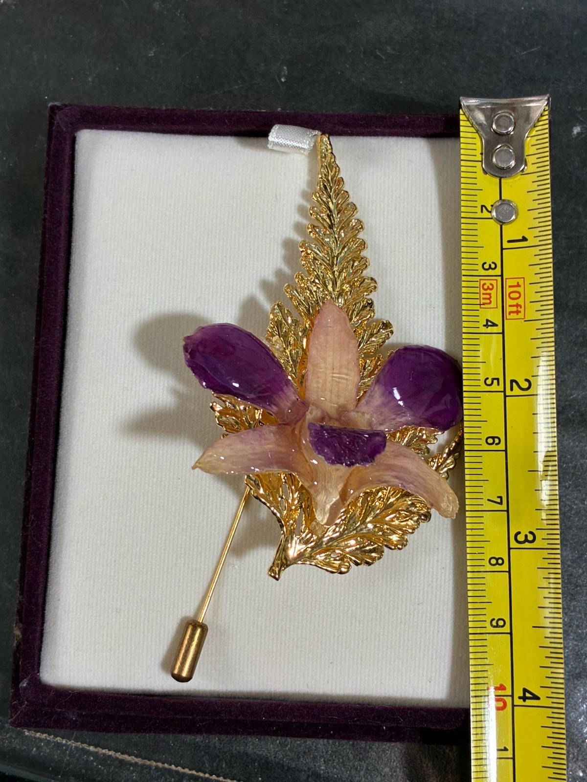 Singapore Gold Trimmed Dendrobium Orchid Pin – Gold with Purple Vtg
