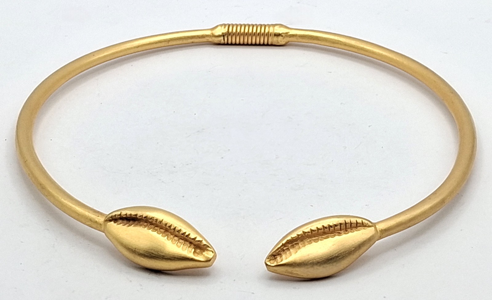 Kenneth Jay Lane KJL Brushed Gold Tone Cowrie Sea Shell Hinged Collar Necklace