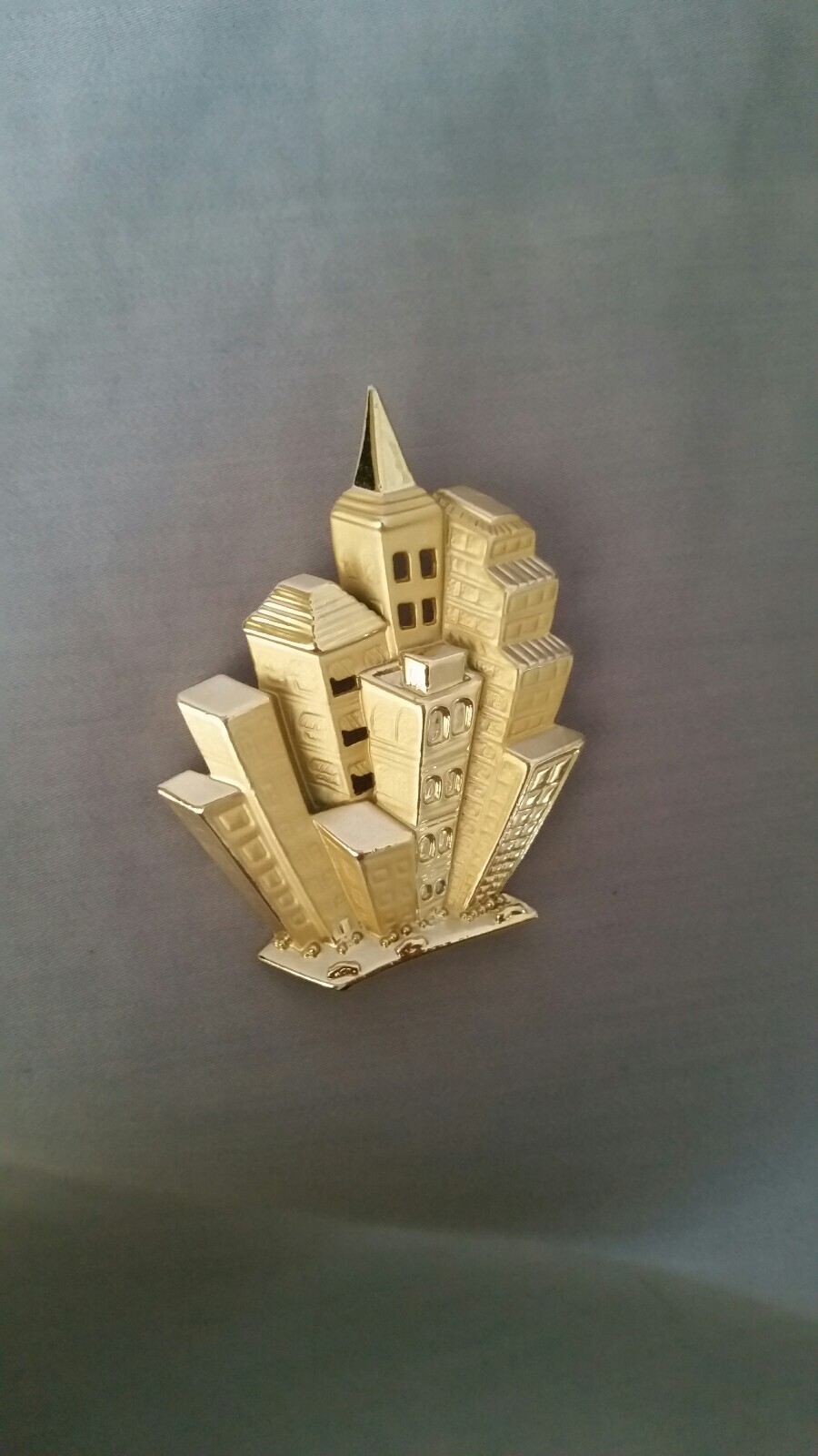 AJC VTG BROOCH PIN Gold tone City 3D Perspective NYC Buildings 2.25″ H x 1.75″L