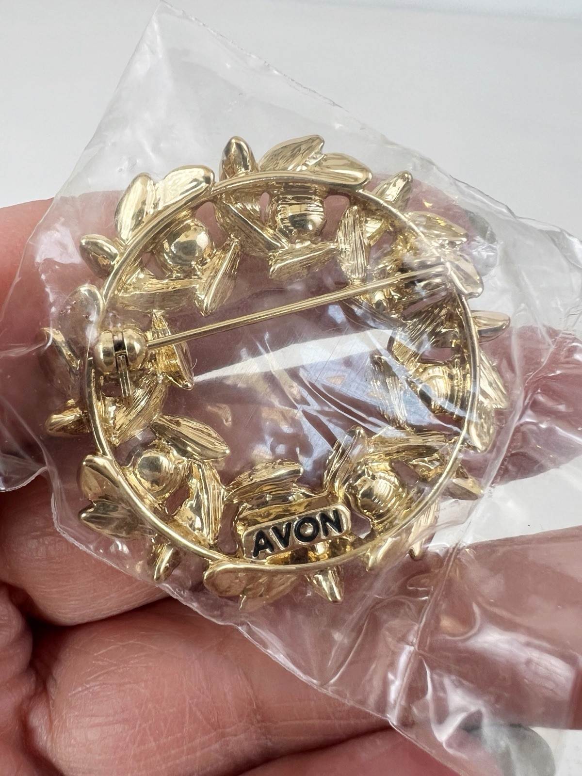 Vintage 1971 Avon Evening Creation Faux Pearl & Leaves Wreath Circle Pin Brooch