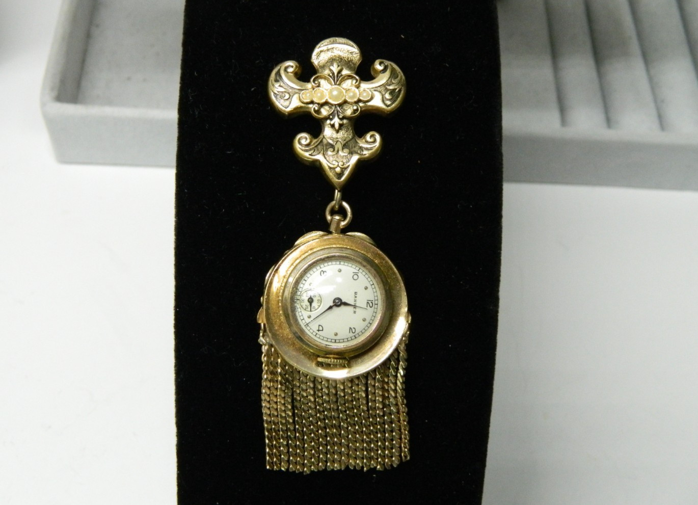 Vintage BANNER small hand reversable Brooch Pin Dangle wind-up Watch Gold Tone
