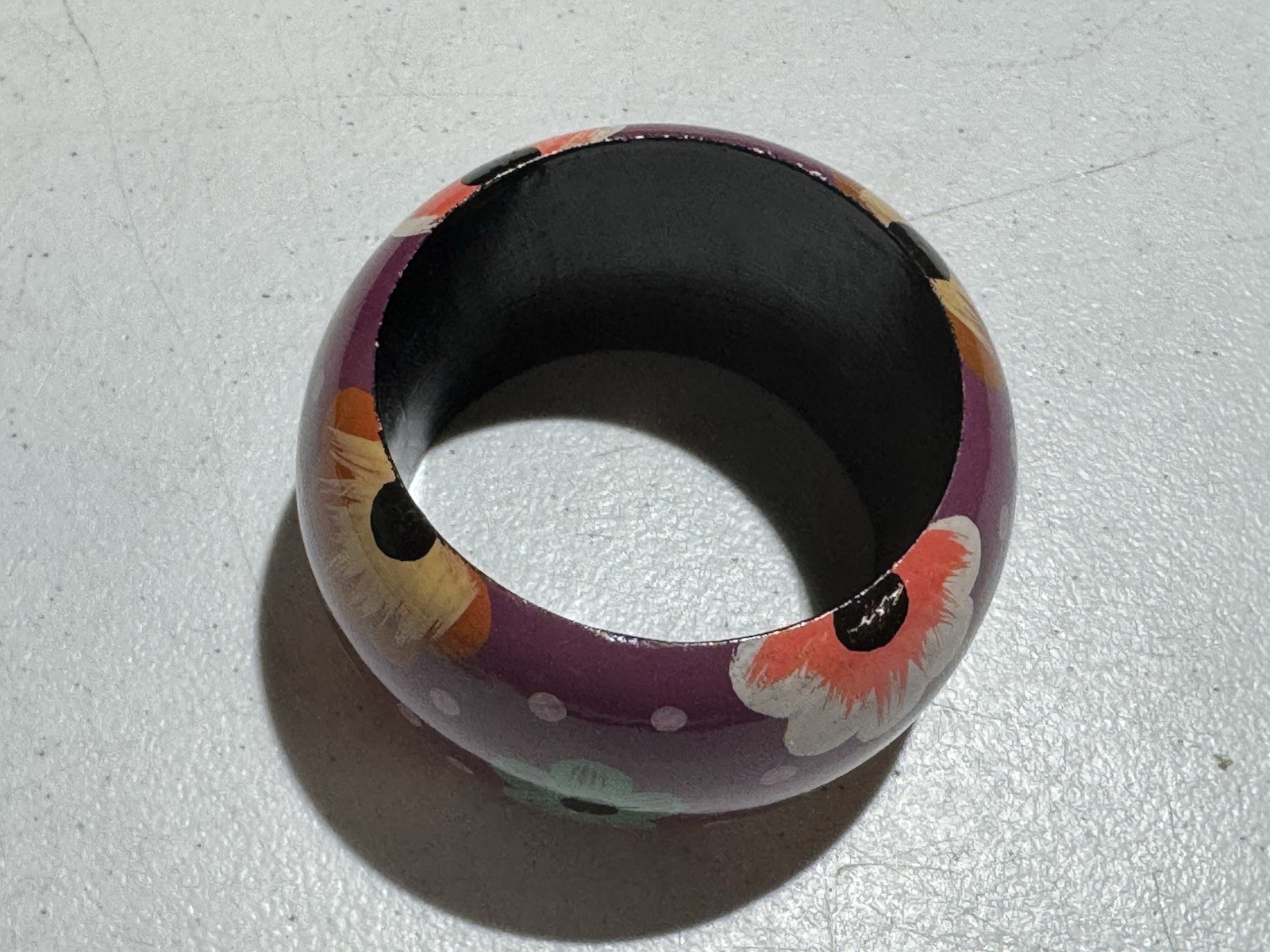 VINTAGE PAINTED PURPLE GREEN WHITE FLOWER WIDE CHUNKY BANGLE BRACELET