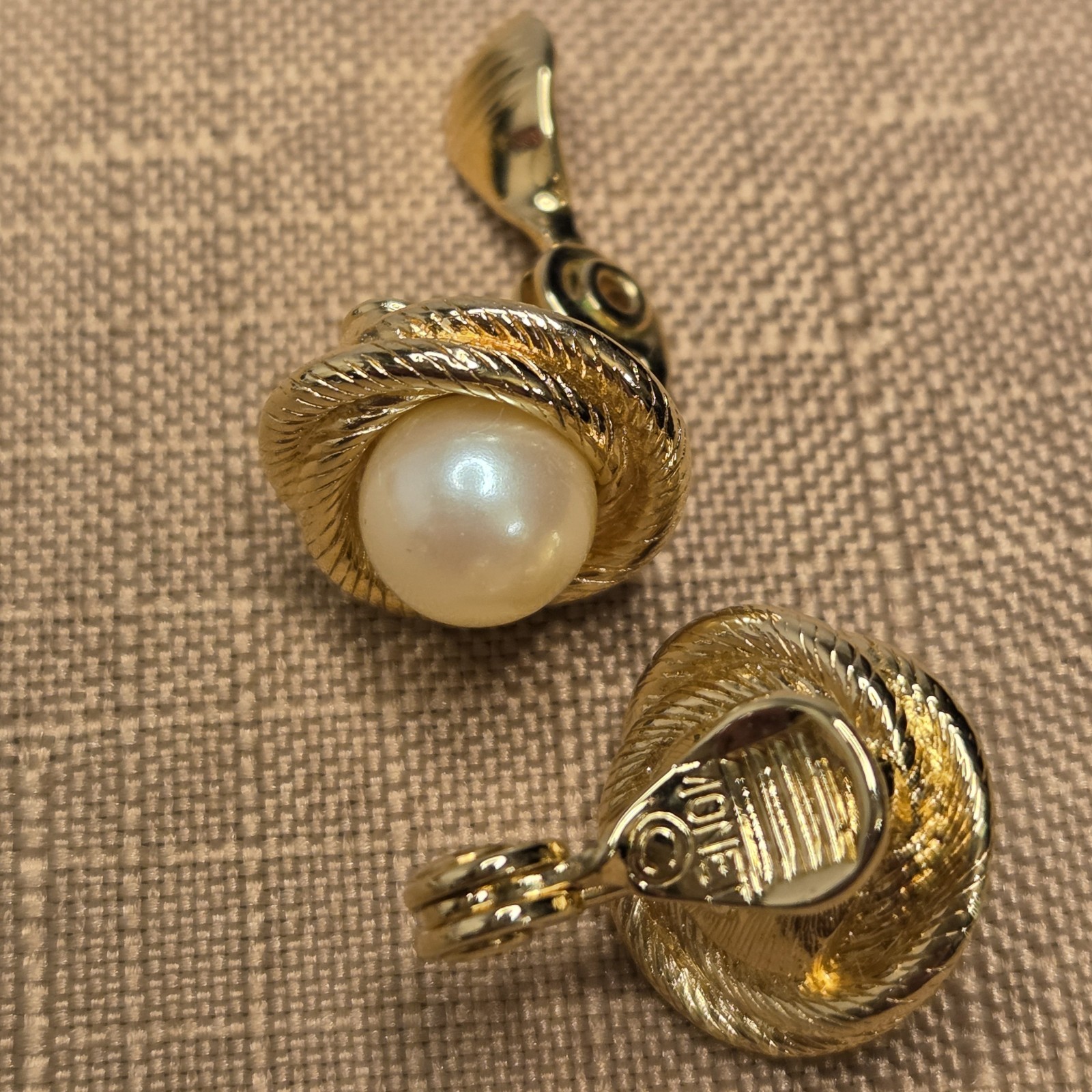 Lot Vintage 60s-80s Clip-On Earrings: Crown Trifari Silver Leaf, Monet & Pearl