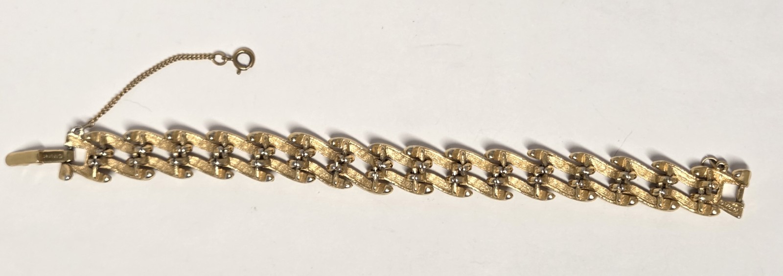 Vtg MONET Textured Wavy Double Row Bracelet 1/2″ w Gold Tone Safety Chain 7.25″