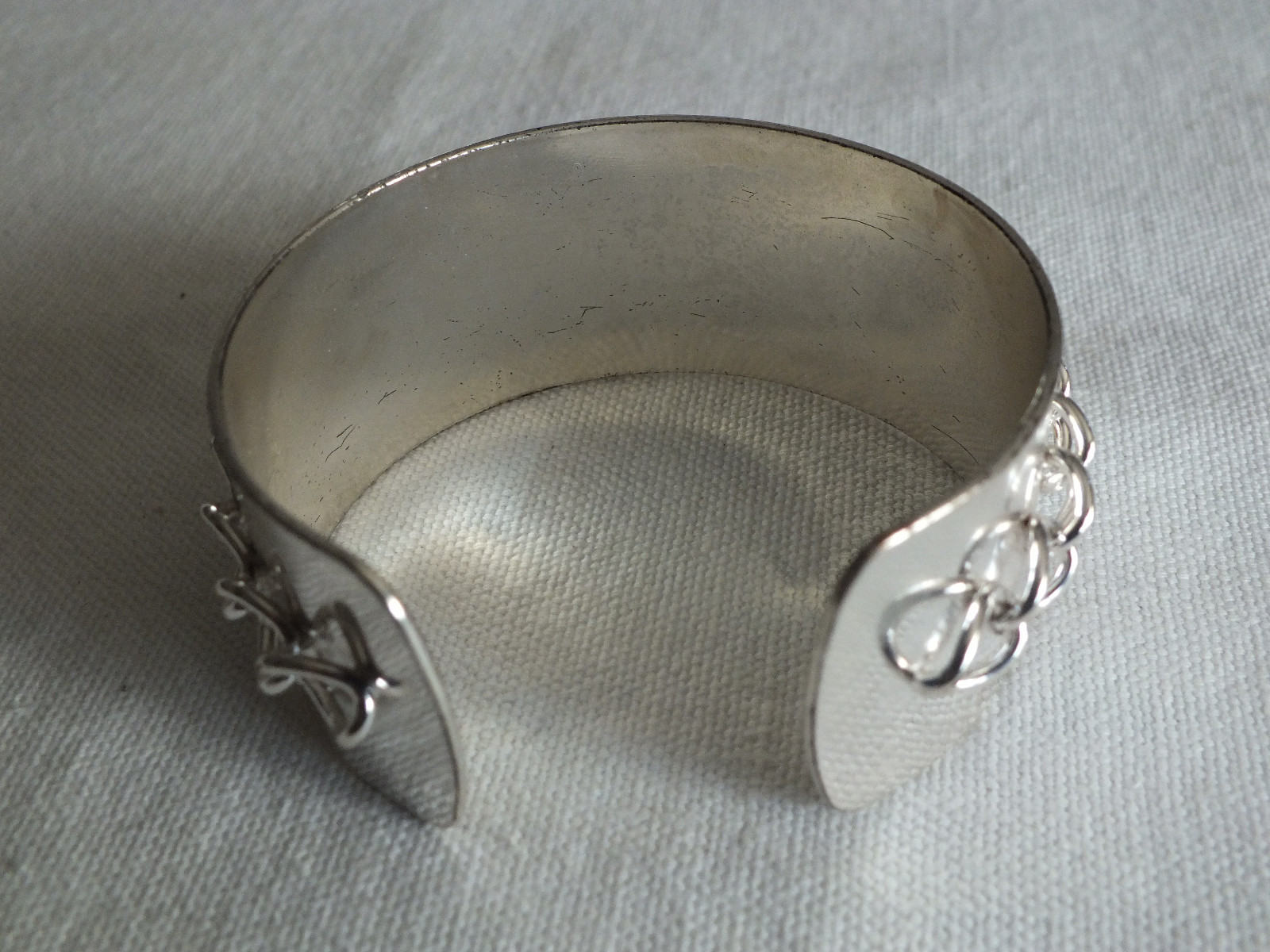 Stunning Cuff Bracelet Shiny Silver Tone Chain Dangles 1″ Wide x 2 1/4 Across