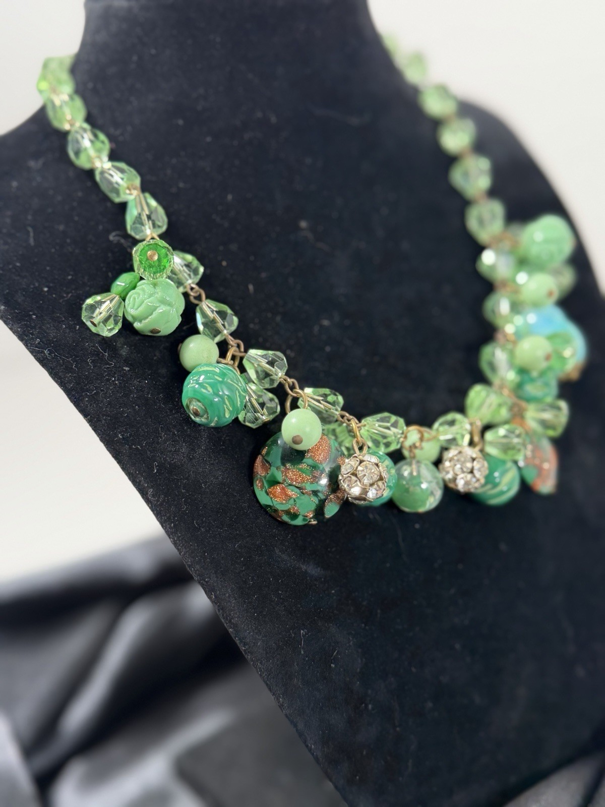 Stunning Vintage Green Bauble Faceted Czech Glass Necklace 16”