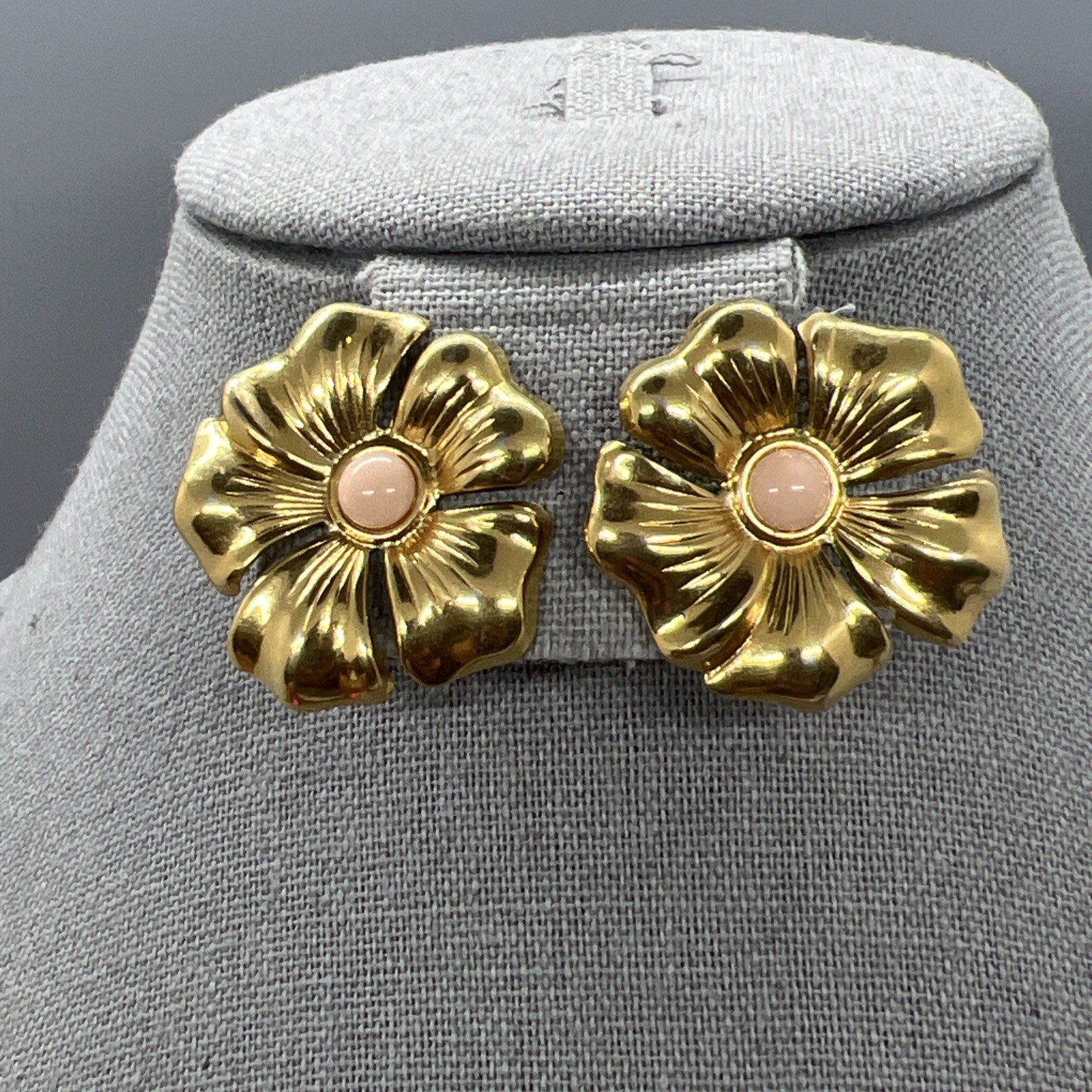 Vintage Gold Tone Flower Clip On Earrings Pink Center Cabochon Bold Retro Floral