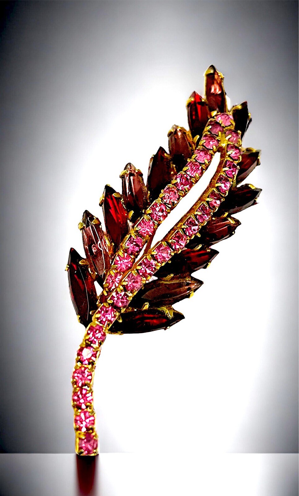 LOVELY GOLD-TONE FINISH FUCHSIA PINK & RED RHINESTONE FLORAL BROOCH