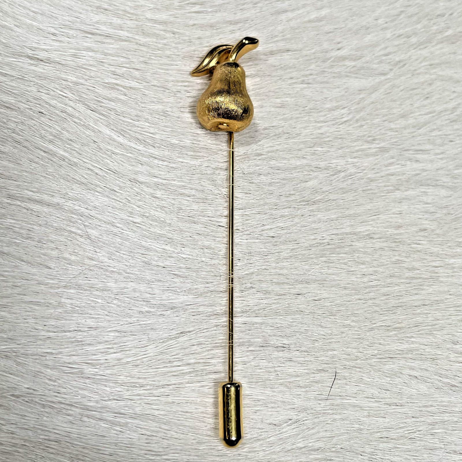 Vintage Trifari Stunning Brushed Gold Tone Pear Fruit Lapel Hat Pin 1950s
