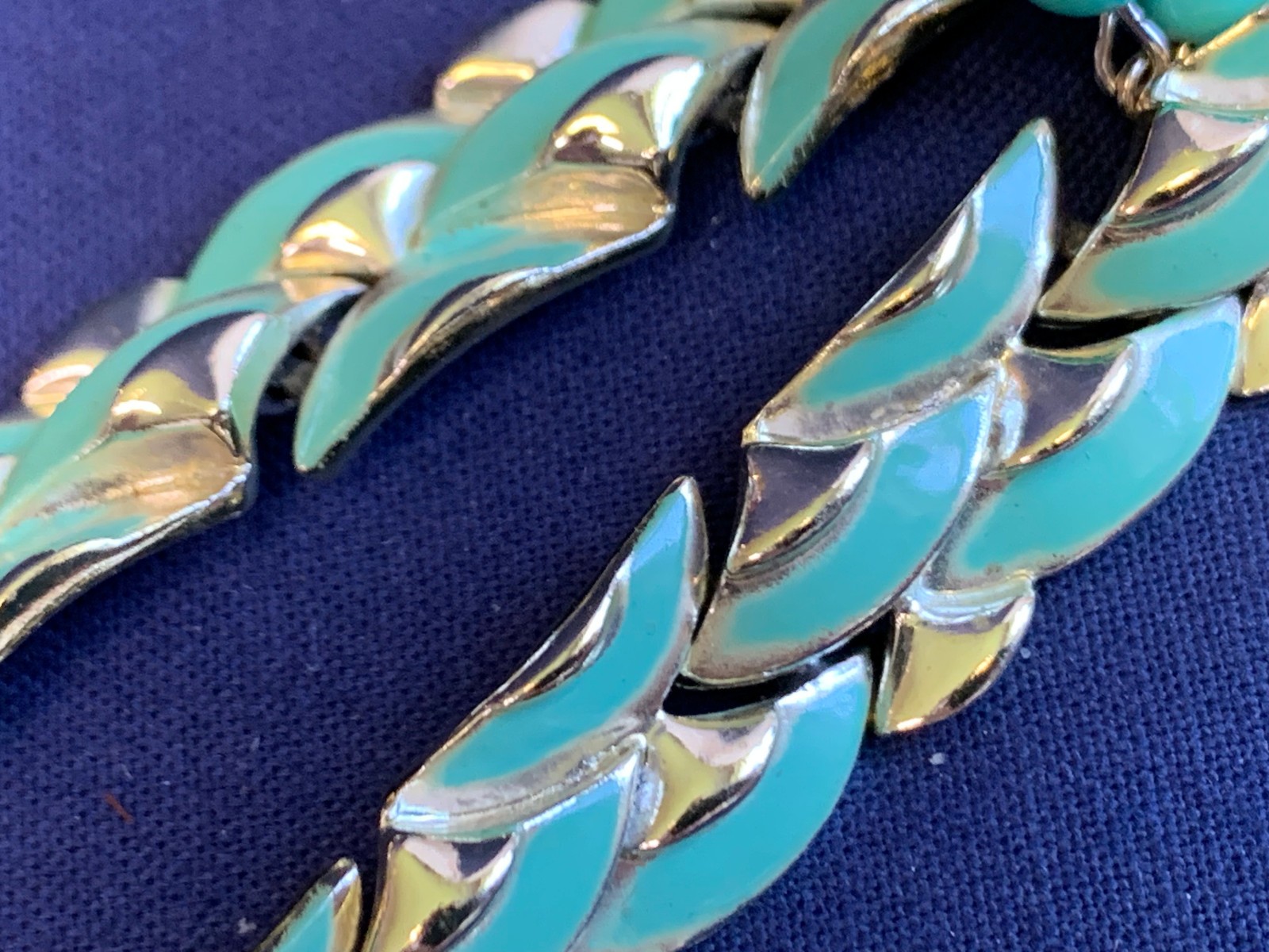 Vtg Coro Necklace 16.5″ Fashion Jewelry Sea Green Enamel Beaded Hook Clasp *READ
