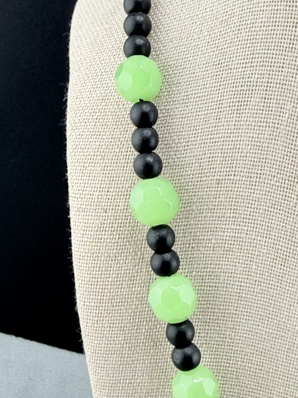 Vintage Beaded Necklace Black Green Glass Stone Silver Tone Alien 24″