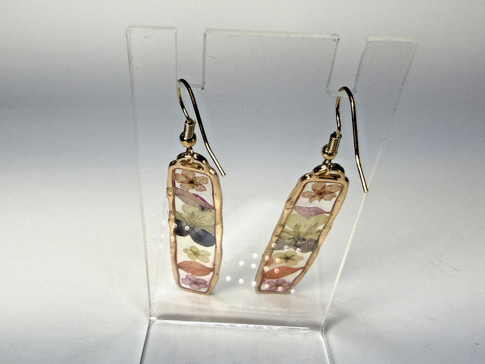 Beautiful Gold Tone Resin Dried Flower Long Dangle Earrings